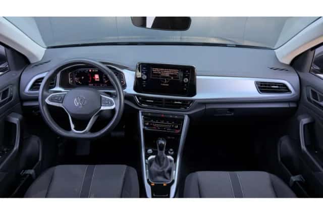 Volkswagen T-Roc (2024) thumbnail 4