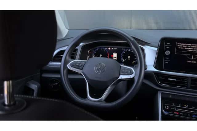 Volkswagen T-Roc (2024) thumbnail 5