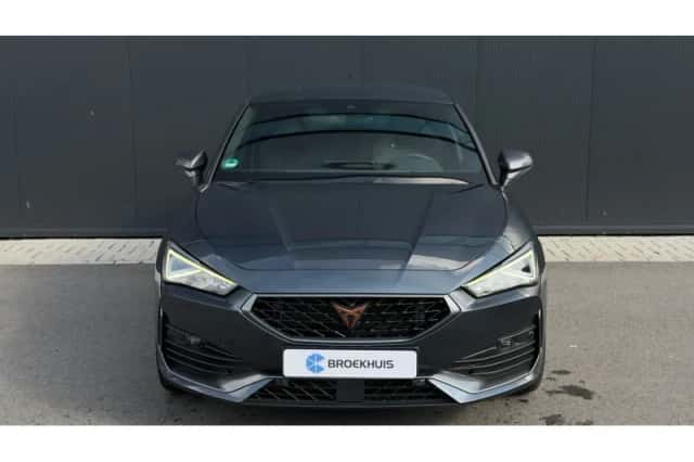 CUPRA Leon (2022) thumbnail 2