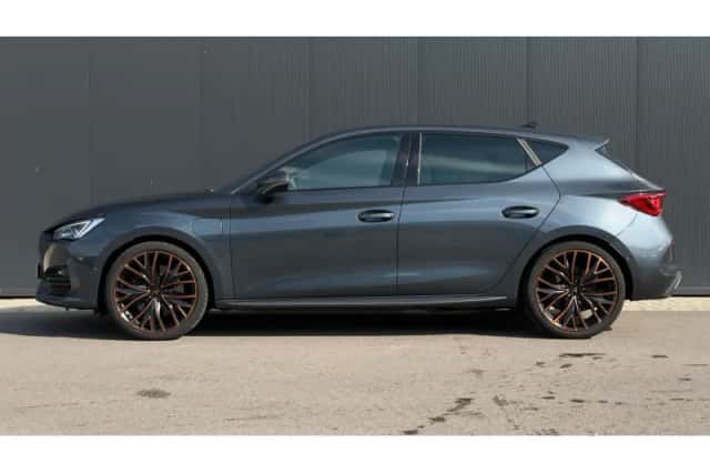 CUPRA Leon (2022) thumbnail 4