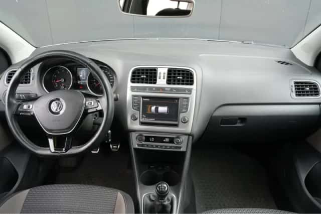 Volkswagen Polo (2016) thumbnail 4