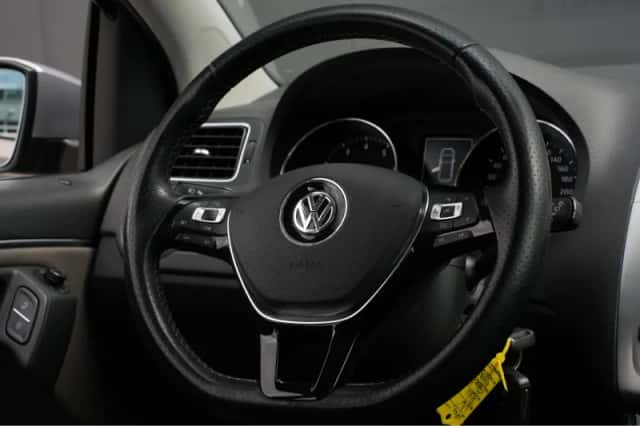 Volkswagen Polo (2016) thumbnail 6