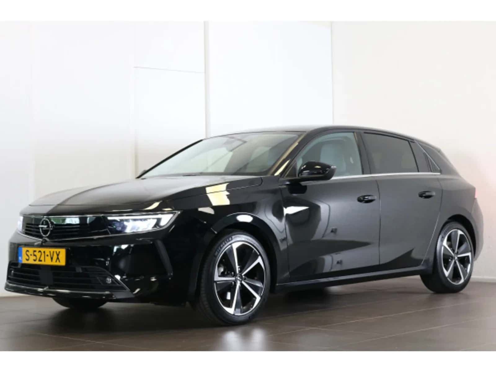 Opel Astra (2023) — foto 1