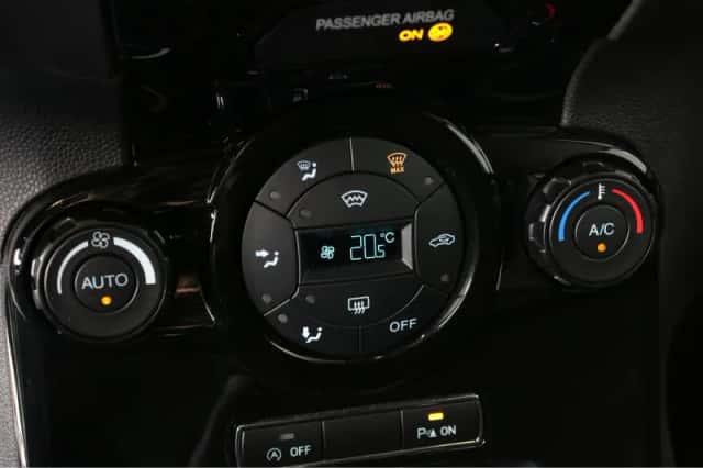 Ford Fiesta (2017) thumbnail 35