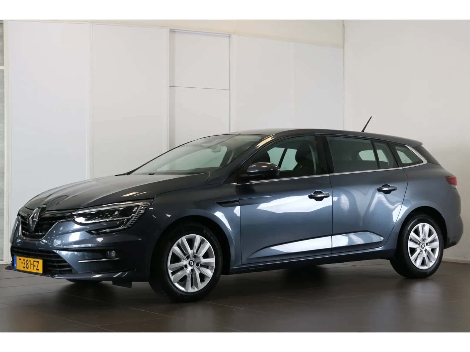 Renault Mégane (2023) — foto 1