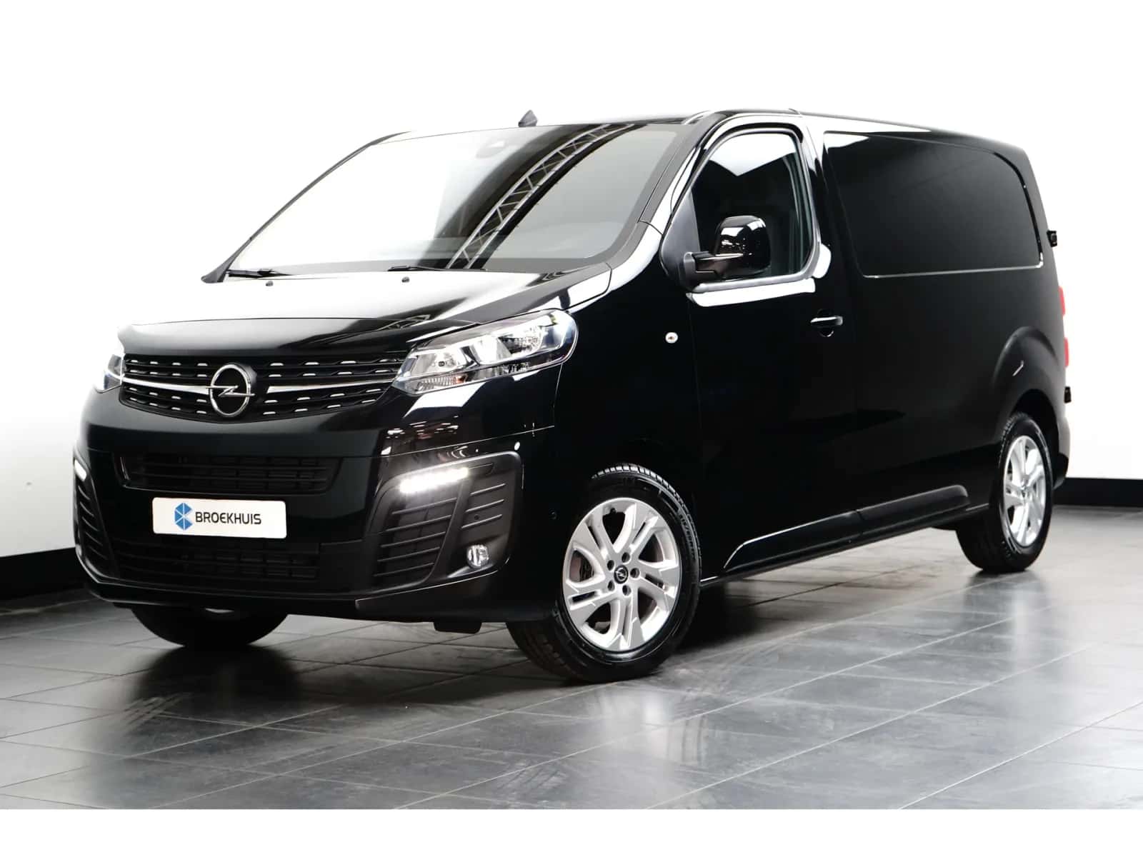 Opel Vivaro (2024) — foto 1