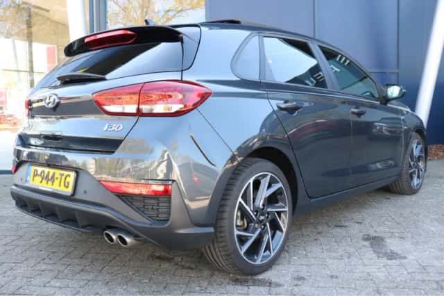 Hyundai i30 (2022) thumbnail 3