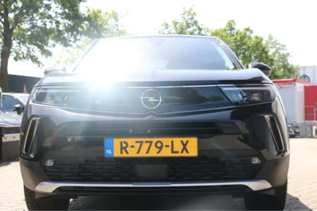 Opel Mokka-e (2022) thumbnail 2