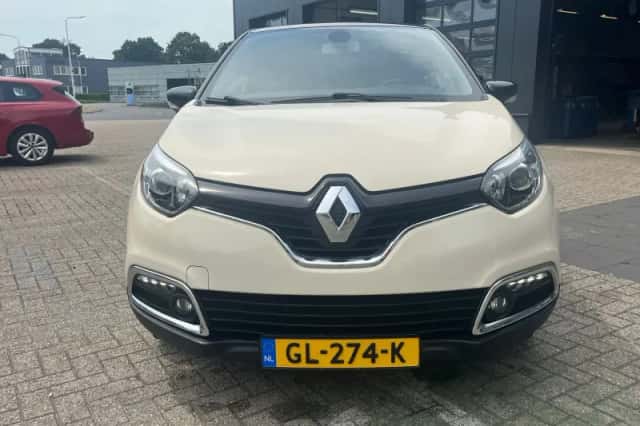Renault Captur (2015) thumbnail 3