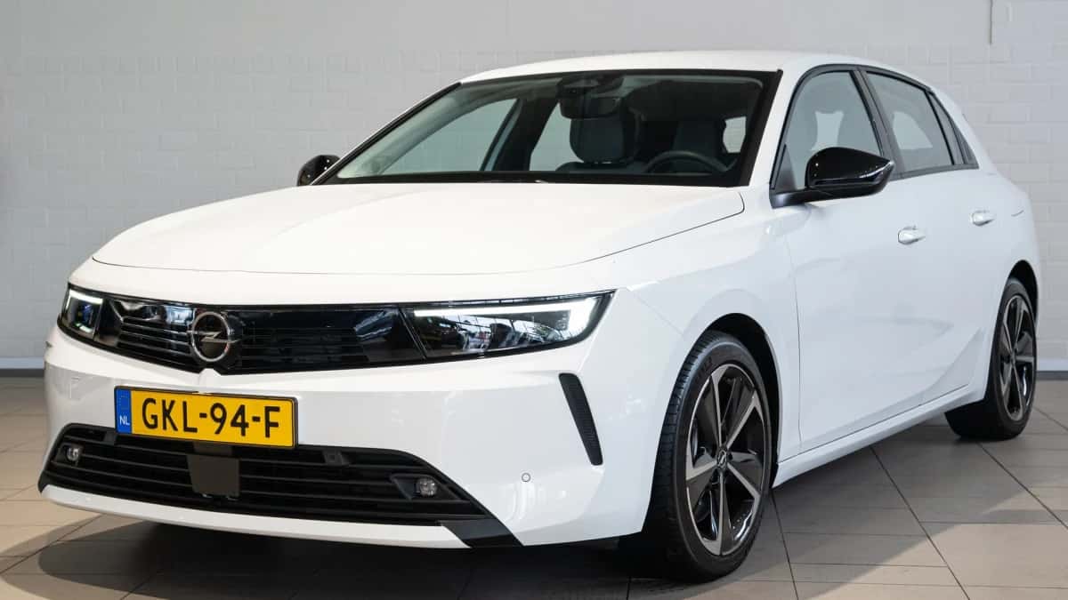 Opel Astra (2024) — foto 1