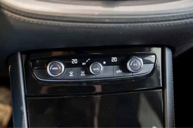 Opel Grandland X (2019) thumbnail 24