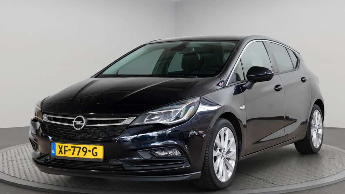 Opel Astra (2018) — foto 1