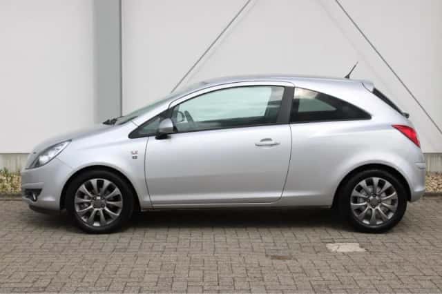 Opel Corsa (2011) thumbnail 2