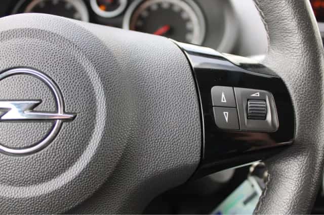 Opel Corsa (2011) thumbnail 14