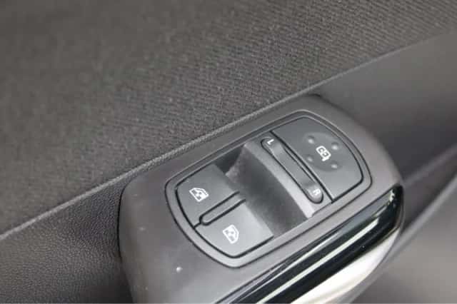 Opel Corsa (2011) thumbnail 16
