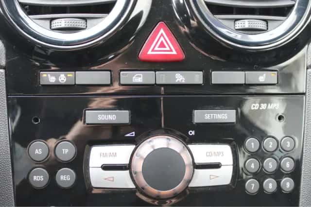 Opel Corsa (2011) thumbnail 19