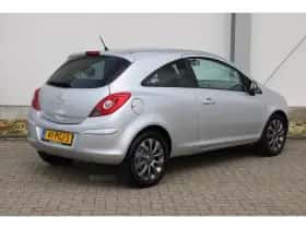 Opel Corsa (2011) thumbnail 3