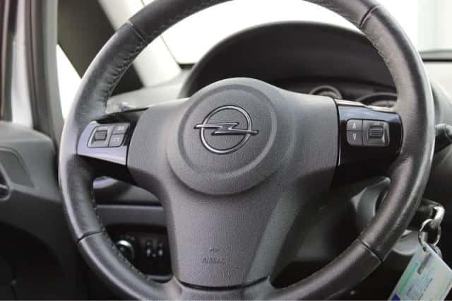 Opel Corsa (2011) thumbnail 5