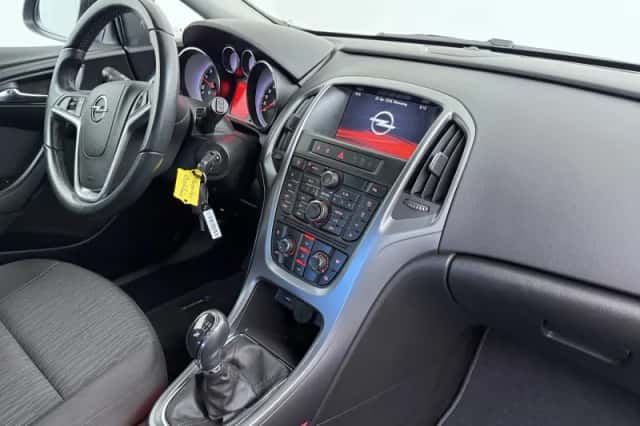 Opel Astra (2015) thumbnail 3