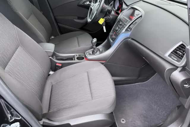 Opel Astra (2015) thumbnail 4