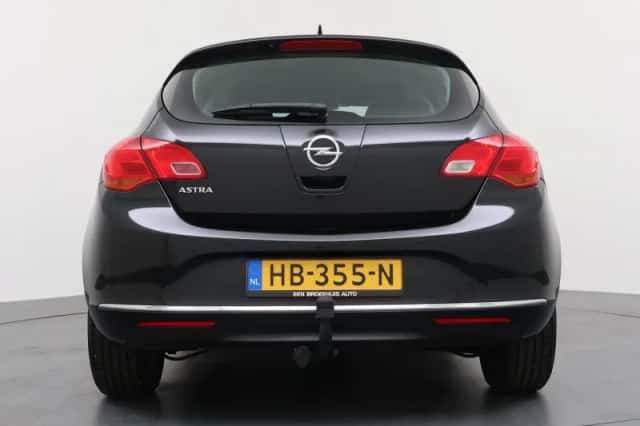 Opel Astra (2015) thumbnail 6