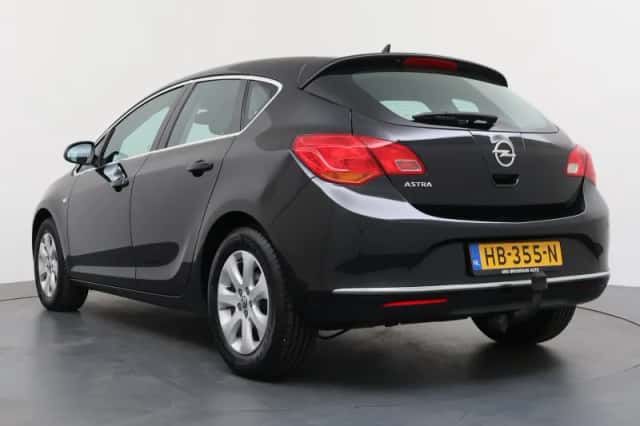 Opel Astra (2015) thumbnail 10