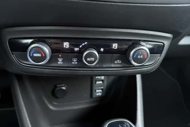Opel Crossland (2022) thumbnail 16