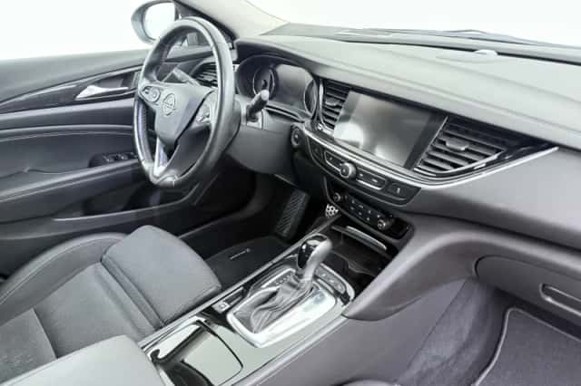 Opel Insignia Sports Tourer (2018) thumbnail 3