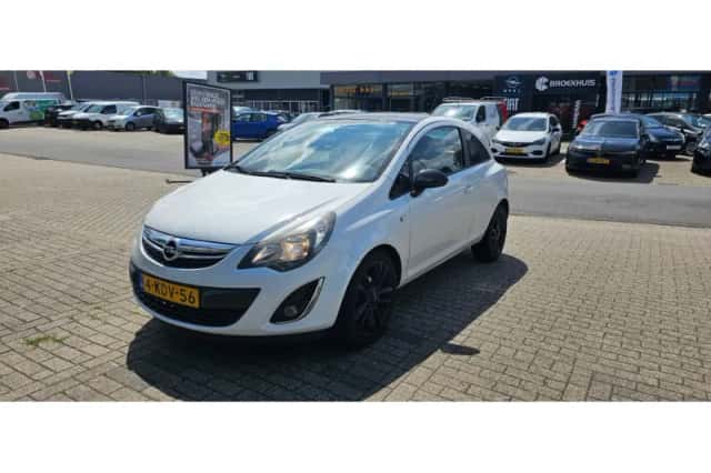 Opel Corsa (2013) thumbnail 1
