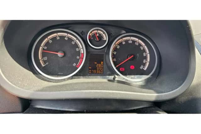 Opel Corsa (2013) thumbnail 4