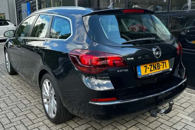 Opel Astra Sports Tourer (2015) thumbnail 4