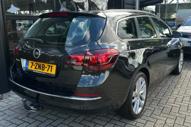 Opel Astra Sports Tourer (2015) thumbnail 6