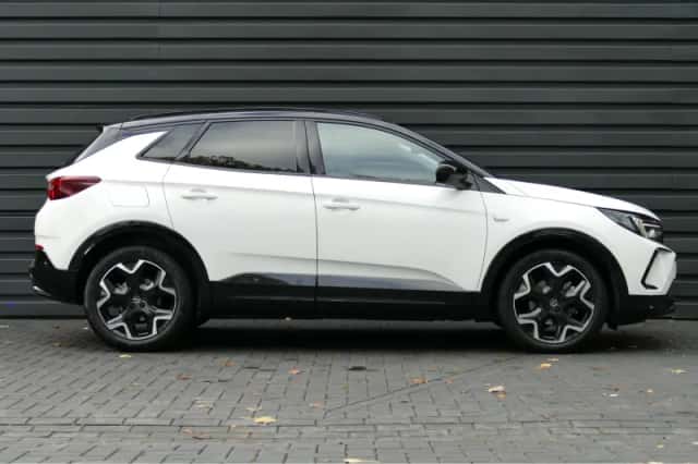 Opel Grandland (2024) thumbnail 3