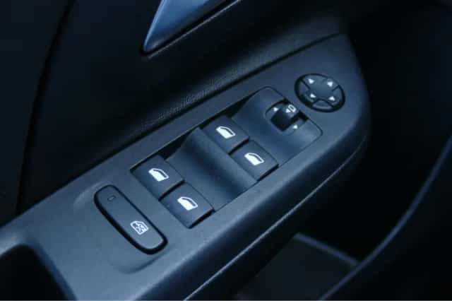 Opel Corsa (2023) thumbnail 18