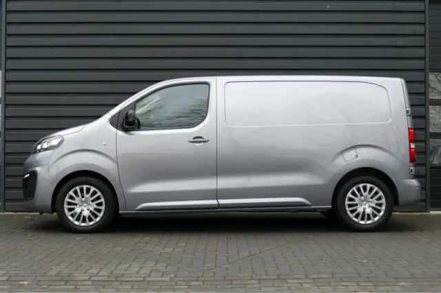 Opel Vivaro (2024) thumbnail 2