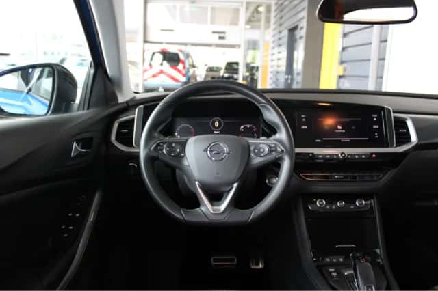 Opel Grandland (2022) thumbnail 16