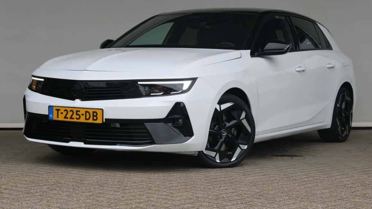 Opel Astra (2023) — foto 1