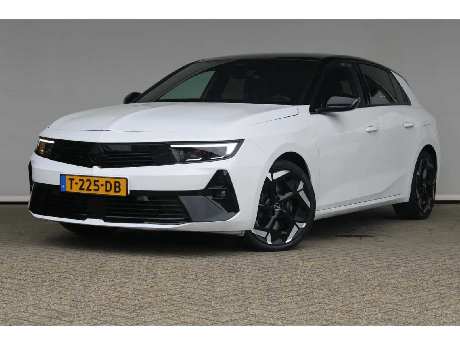 Opel Astra (2023) — foto 1