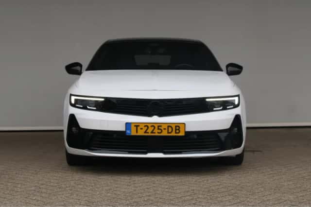 Opel Astra (2023) thumbnail 2