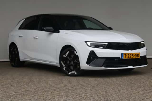 Opel Astra (2023) thumbnail 3