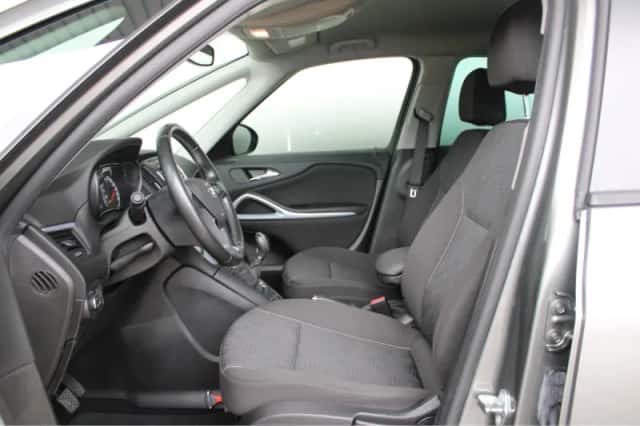 Opel Zafira (2018) thumbnail 16
