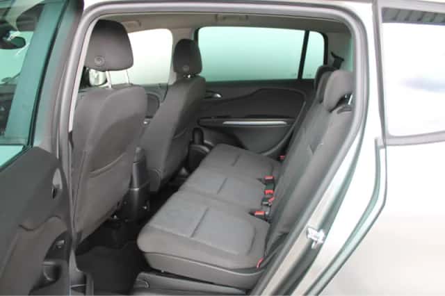 Opel Zafira (2018) thumbnail 18