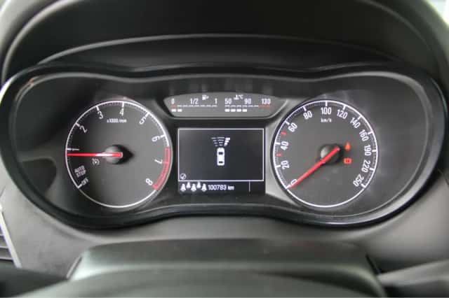 Opel Zafira (2018) thumbnail 24