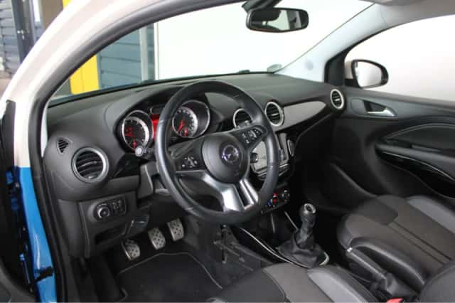 Opel Adam (2015) thumbnail 4