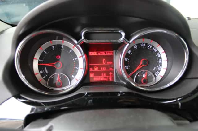 Opel Adam (2015) thumbnail 6