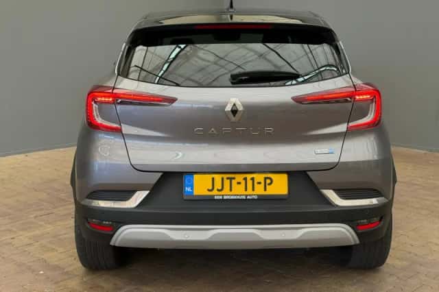 Renault Captur (2022) thumbnail 11