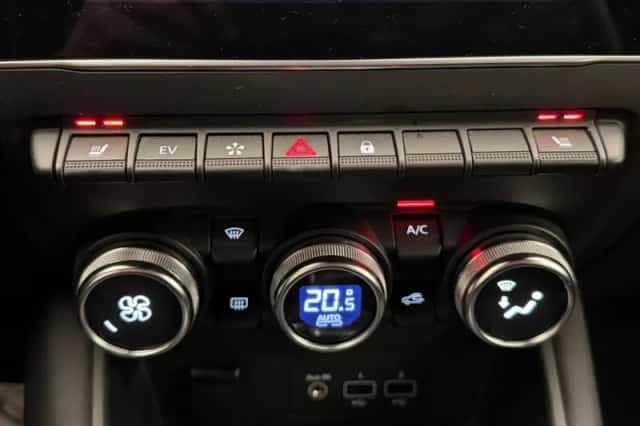 Renault Captur (2022) thumbnail 21