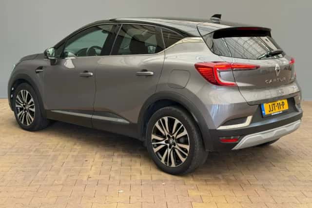 Renault Captur (2022) thumbnail 4
