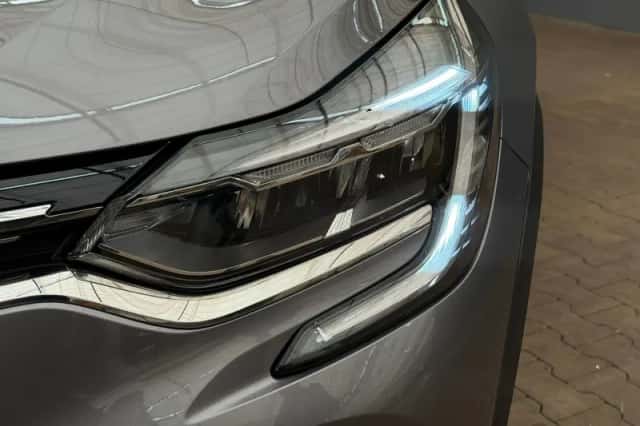 Renault Captur (2022) thumbnail 8