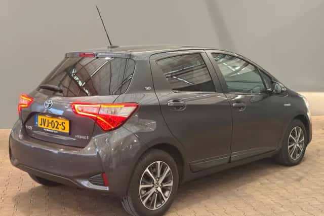 Toyota Yaris (2020) thumbnail 2